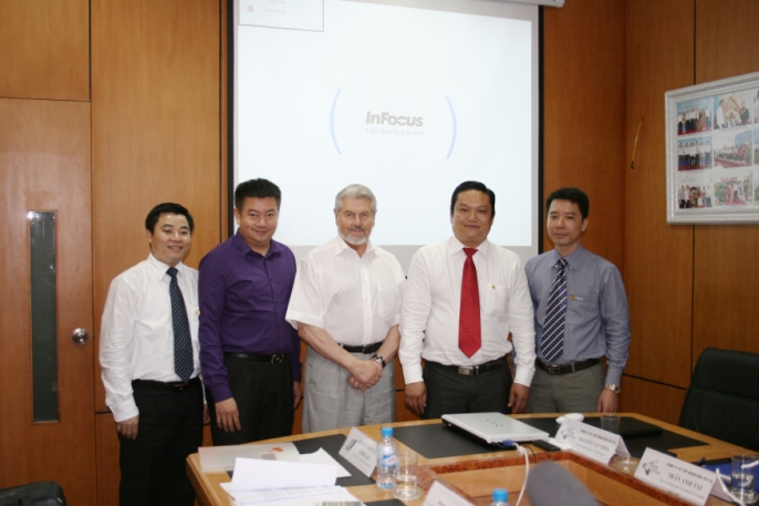 Mr. Jorgen Breuning làm việc với P.H Group Mr. Jorgen Breuning làm việc với P.H Group