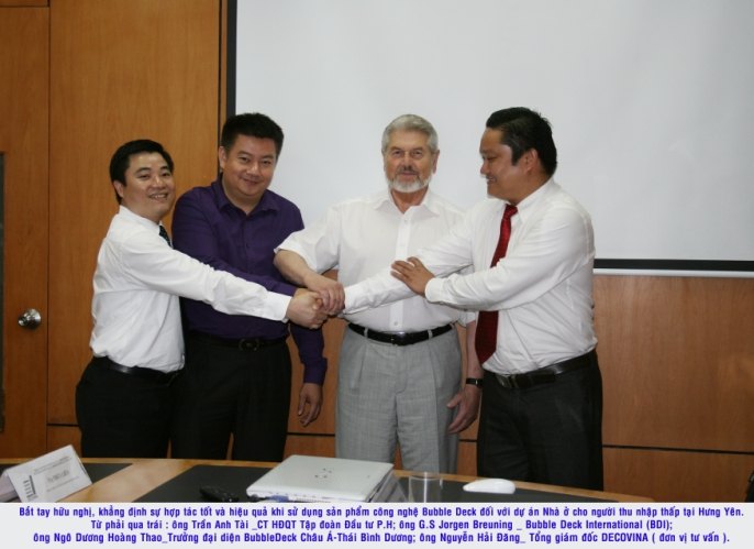 Mr. Jorgen Breuning làm việc với P.H Group Mr. Jorgen Breuning làm việc với P.H Group